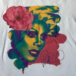 Rupaul White, Short Sleeve, Graphic T-Shirt- L